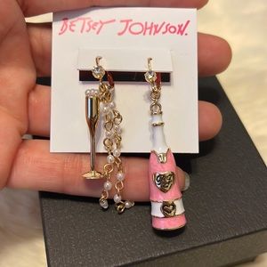 NWT Rare Betsey Johnson Pink Champagne with Flute and bubbles mismatched set